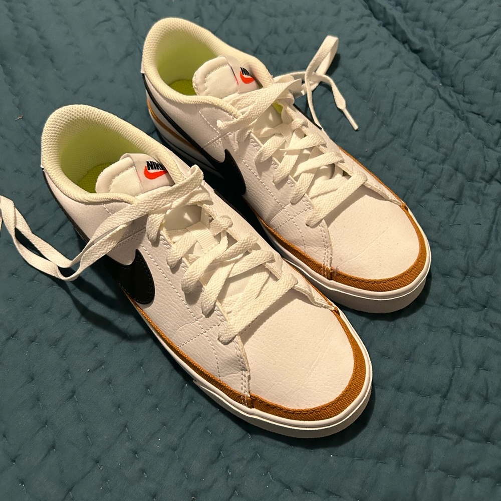 Women’s Nike Court Legacy sneakers